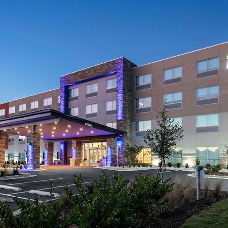 Holiday Inn Express & Suites Wilmington West - Medical Park By Ihg Exterior foto