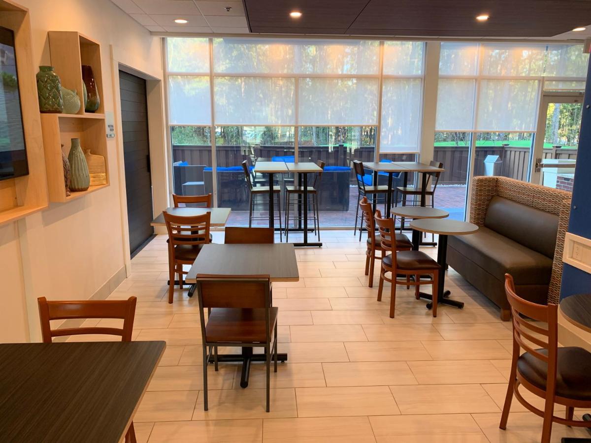 Holiday Inn Express & Suites Wilmington West - Medical Park By Ihg Exterior foto