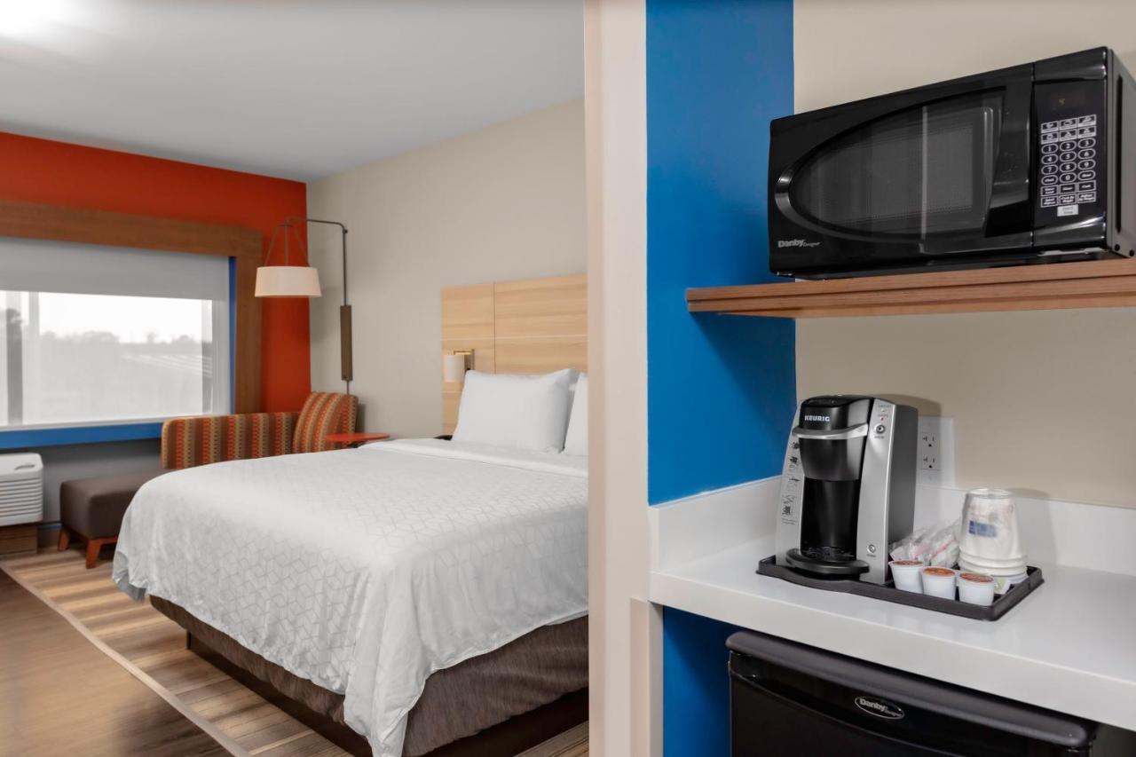Holiday Inn Express & Suites Wilmington West - Medical Park By Ihg Exterior foto