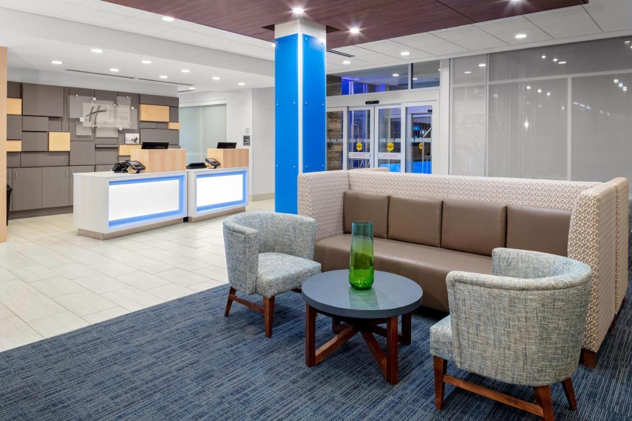 Holiday Inn Express & Suites Wilmington West - Medical Park By Ihg Exterior foto