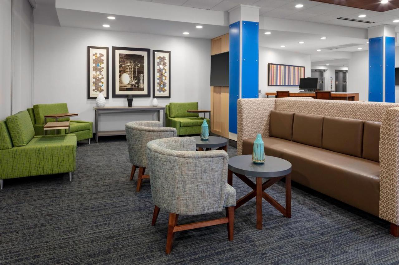 Holiday Inn Express & Suites Wilmington West - Medical Park By Ihg Exterior foto