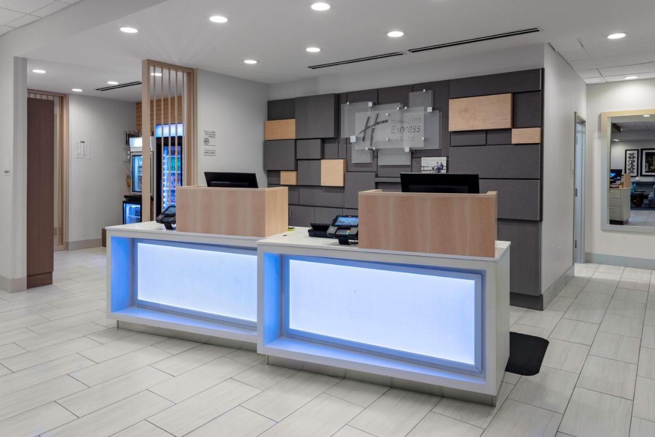 Holiday Inn Express & Suites Wilmington West - Medical Park By Ihg Exterior foto